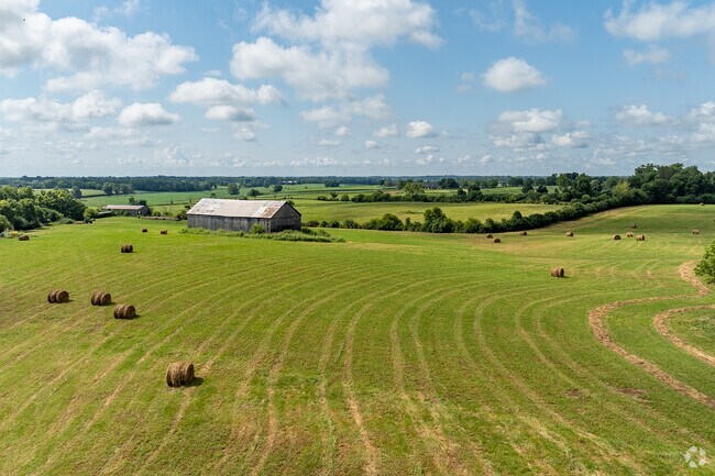 Centerville‑Nihizertown gets approximately 10 inches of snowfall per year.