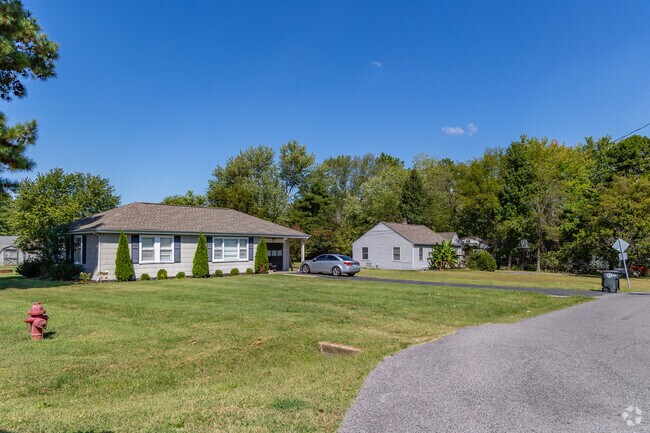 Nolan Drive offers a short commute to downtown Paducah.