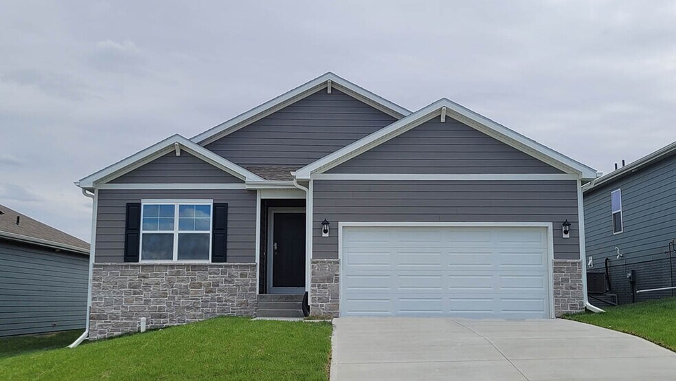 5504 N 188 St, Elkhorn, NE 68022 - photo 1