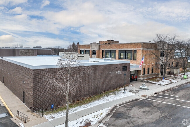 At Phalen Lake Hmong Studies Magnet, 22% of students scored above the state level for Math.