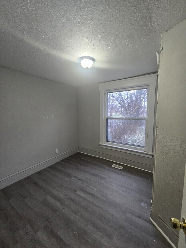 2358 Putnam St unit 2 Upper, Toledo, OH 43620 - photo 7