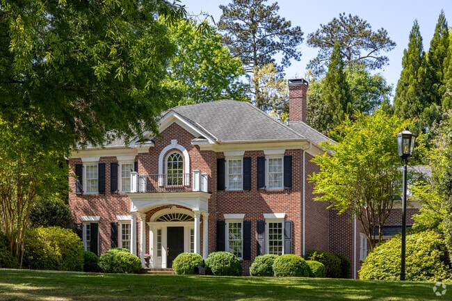 Modern and older homes are found in the Paces neighborhood.