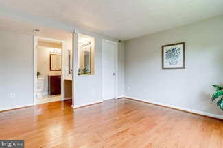 8385 Brockham Dr, Alexandria, VA 22309