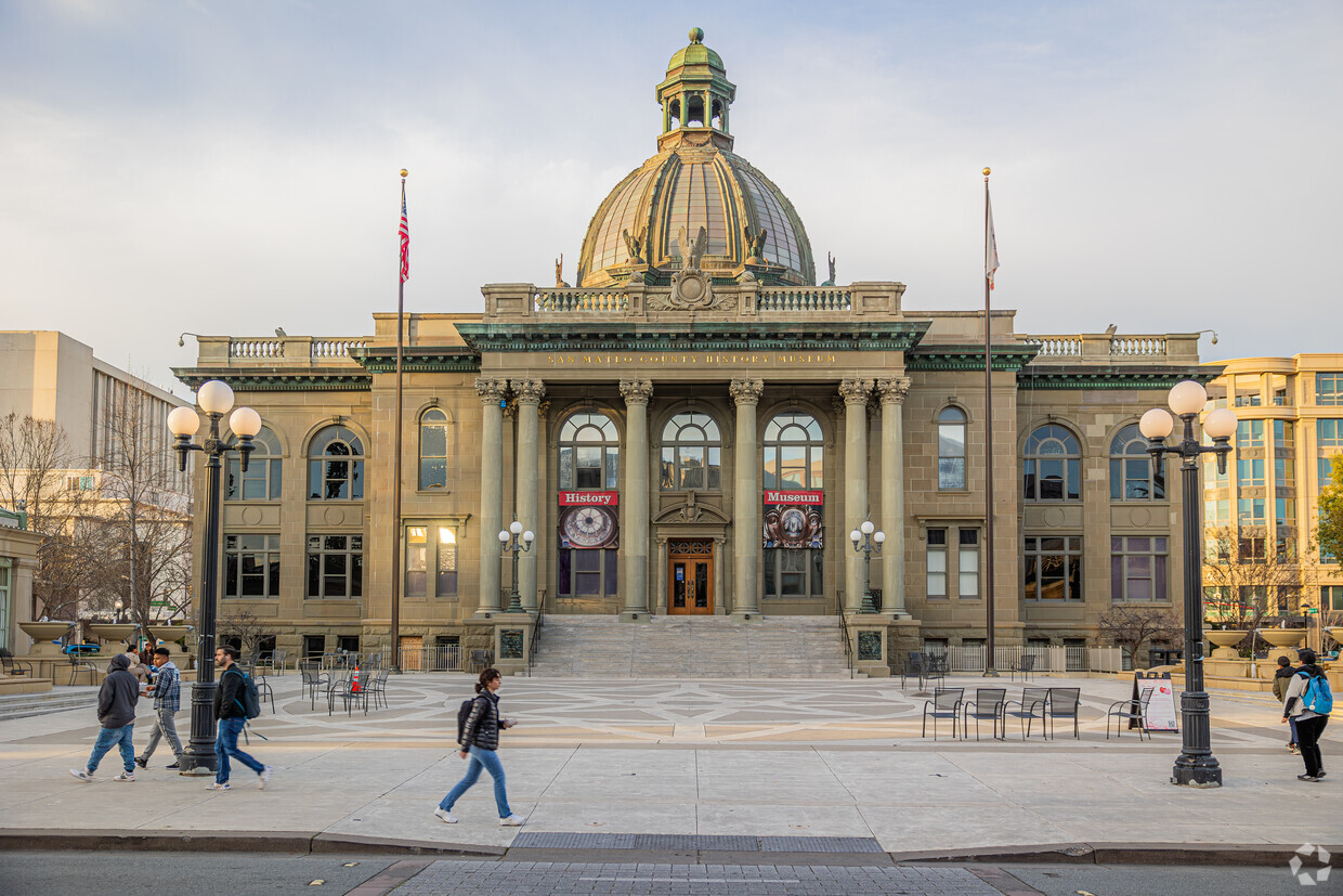 Discover Woodside Plaza Redwood City: A Community Hub for Shopping, Dining, and Living