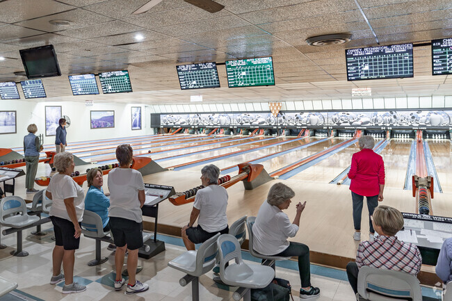 You'll find Turner's Dual Lanes only 6 minutes from Saint James.