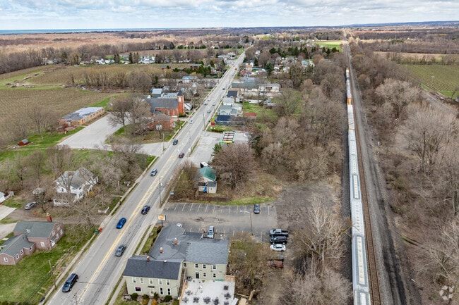 Harborcreek residents have easy access to everyday amenities.