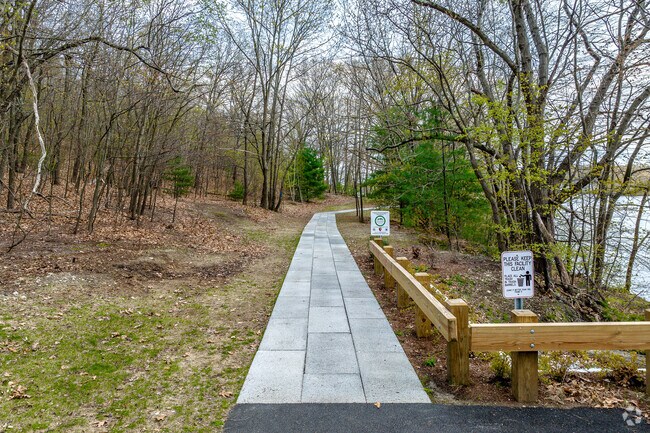 Entrance to Coes Reservoir Boardwalk.