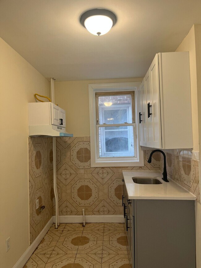 93 W 33rd St Unit C6, Bayonne, NJ 07002