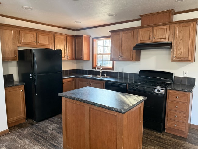 2500 Centennial Rd, Bismarck, ND 58503 - photo 4