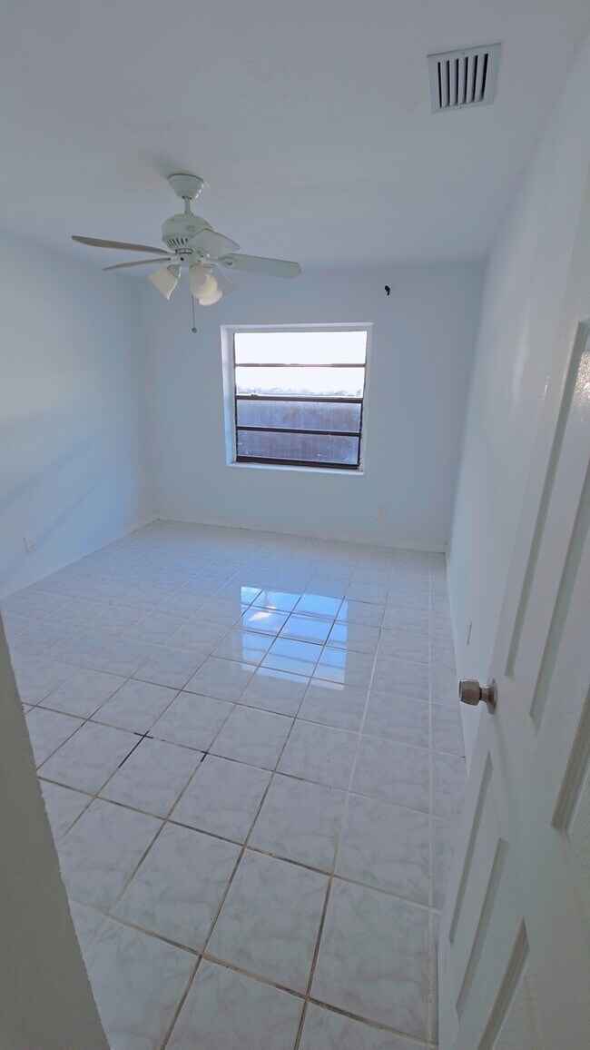 1305 NE 146th St Unit 1305, Miami, FL 33161