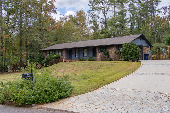 Green - Crestwood homes measure between 1,500 and 2,500 square feet.