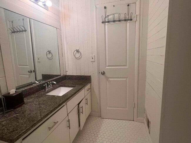 4701 Flat Shoals Rd, Union City, GA 30291 - photo 3