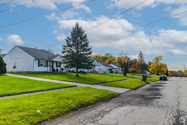There are single-story homes available in the Landsdowne neighborhood.