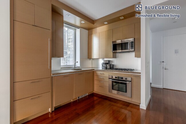 1600 Broadway on the Square Condominium unit FL19-ID1333, New York, NY 10019 - photo 7