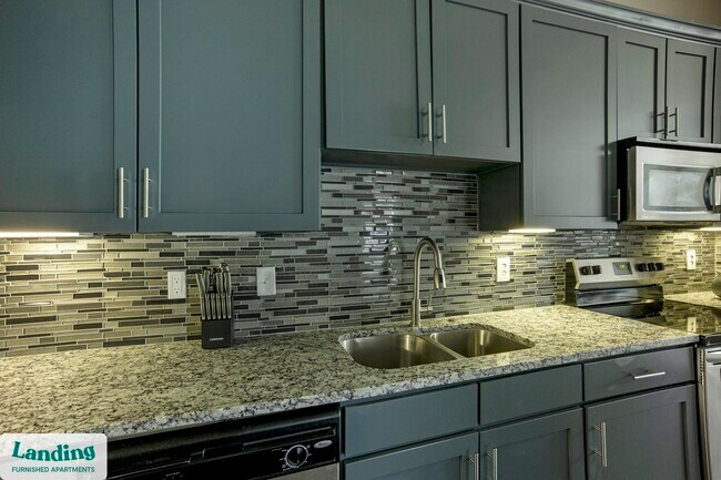 18101 Point Lookout Dr unit 403, Nassau Bay, TX 77058 - photo 5