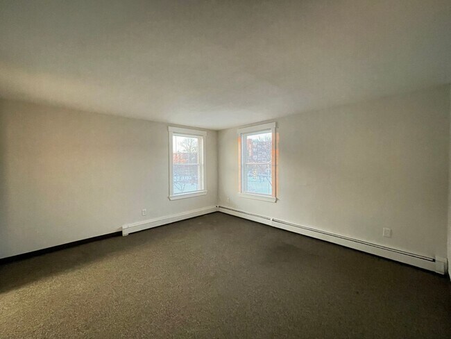 251 Pine St unit 301, Manchester, NH 03103 - photo 6