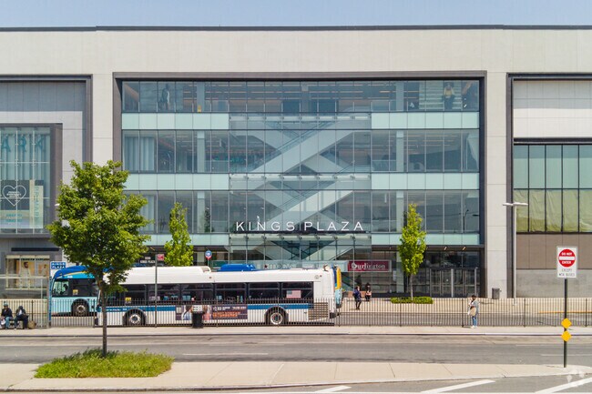 Kings Plaza is the fashion hub for trend savvy Brooklynites within Mill Basin in Brooklyn, NY.