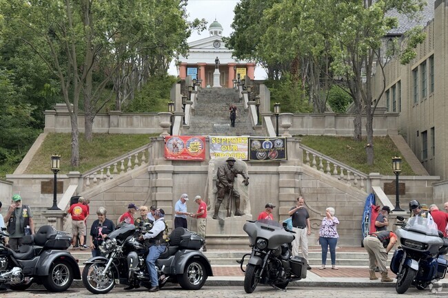 Fairview Heights residents enjoy close proximity to the events of downtown Lynchburg.