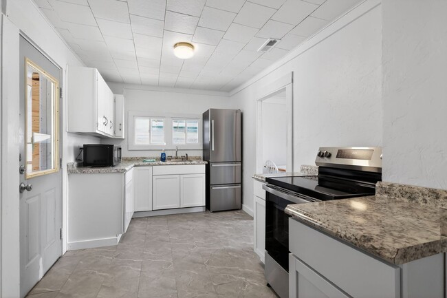 992 N Maple St, Corydon, IN 47112 - photo 3