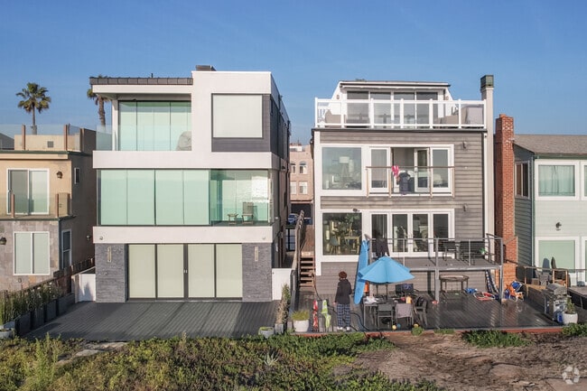 Trilevel homes conserve space in Sunset Beach.