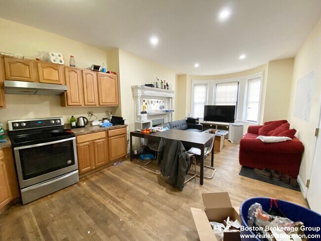 529 Newbury St unit 2, Boston, MA 02215 - photo 2