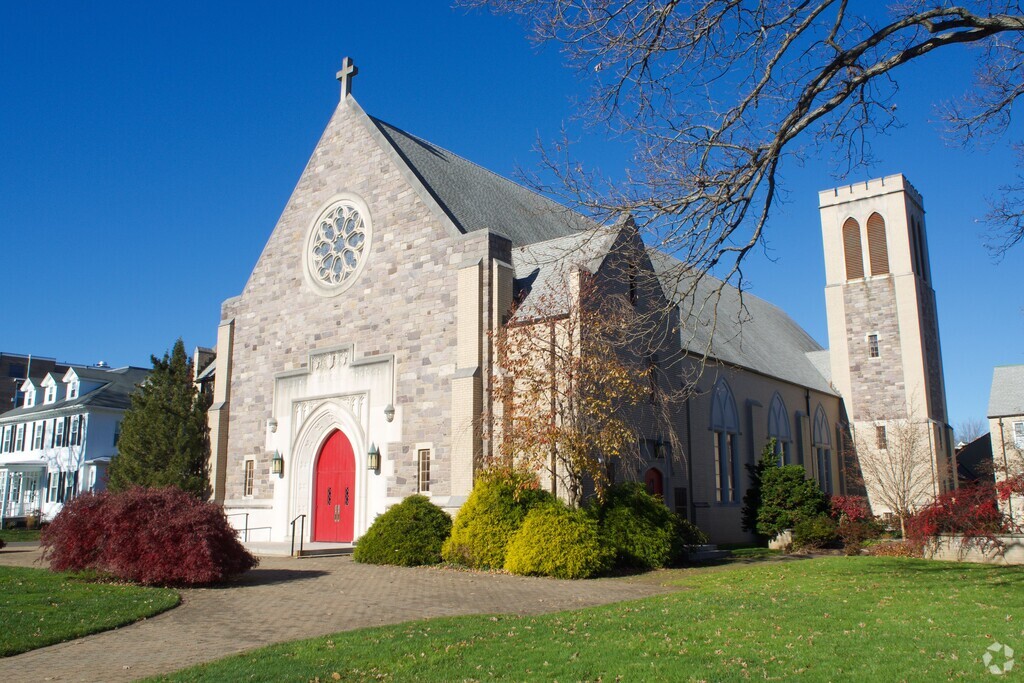 St James School serves West Hartford students from Pre-K through the 6th grade.