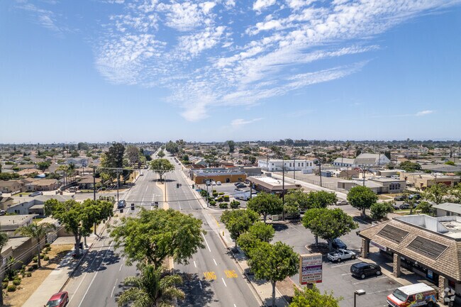 Streets in the Kamala Park community are wide and have large sidewalks perfect for strolls.