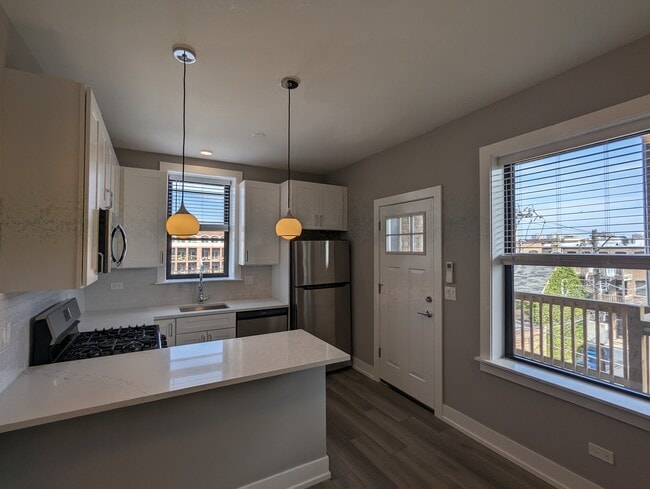 3935 N Janssen Ave unit 3937-W3, Chicago, IL 60613 - photo 3