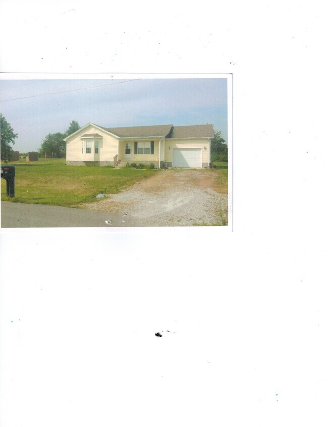 127 Morgan Ln, Hopkinsville, KY 42240