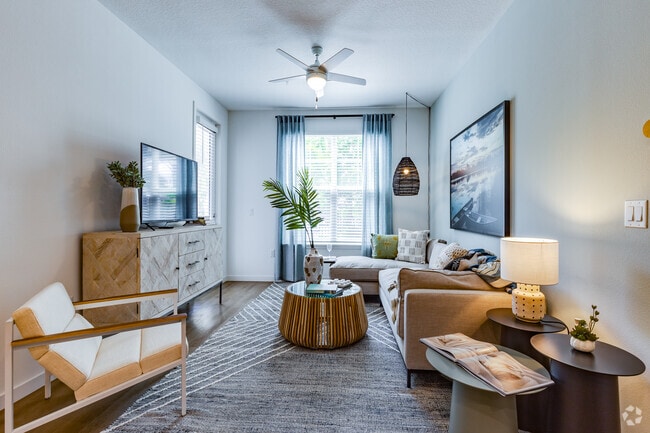 1 BR, 1 BA - 727 SF