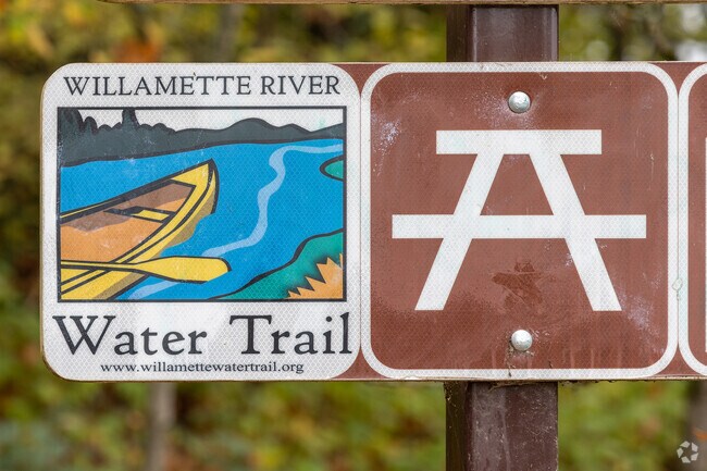 Canoe, SUP and boat at the Willamette Water Trail campsites in Spring Valley.