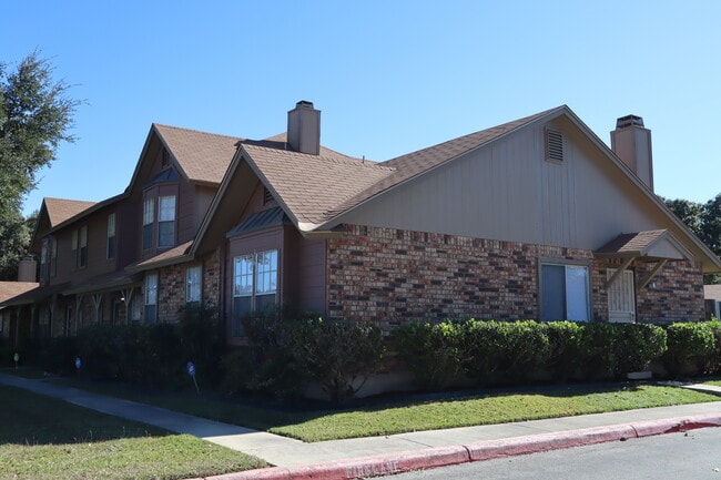 10254 Dover Ridge unit 206, San Antonio, TX 78250 - photo 2