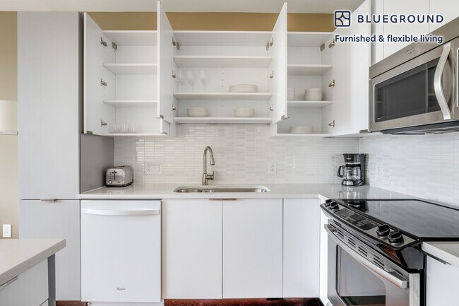 120 Kingston St unit FL13-ID833, Boston, MA 02111 - photo 7