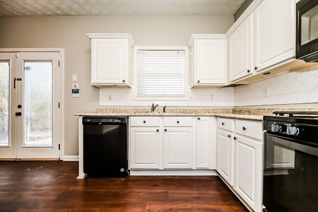 251 Winthrop Ln, McDonough, GA 30253 - photo 7