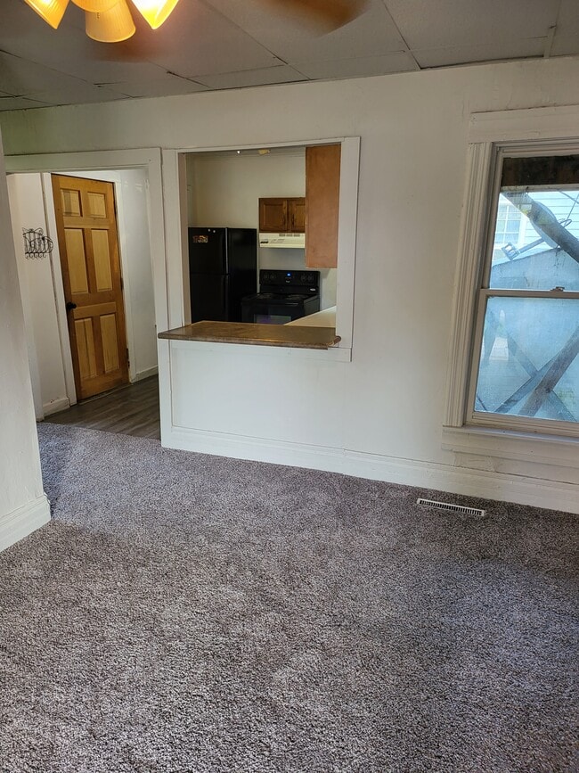 378 W Division St unit Lower, Fond Du Lac, WI 54935 - photo 3