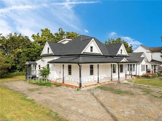 608 Montgomery St unit C, Reidsville, NC 27320 - photo 3