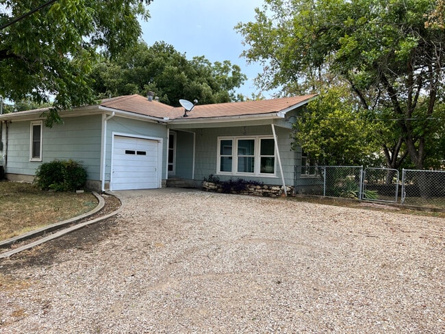 1000 E Walnut St, Hillsboro, TX 76645 - photo 3