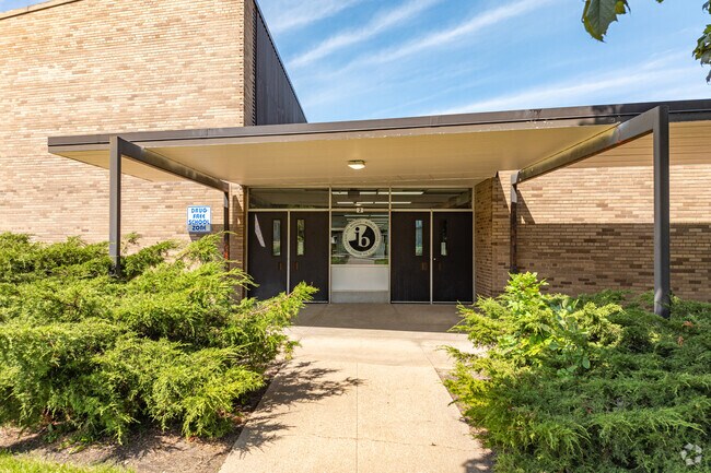 Starbuck School educates students from Kindergarten through 8th grade.