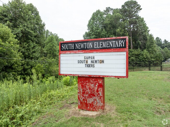 The student population of South Newton Elementary School is 349 and the school serves PK-5.