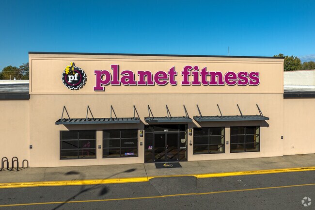 Planet Fitness is a well-liked gym in Union Ridge.