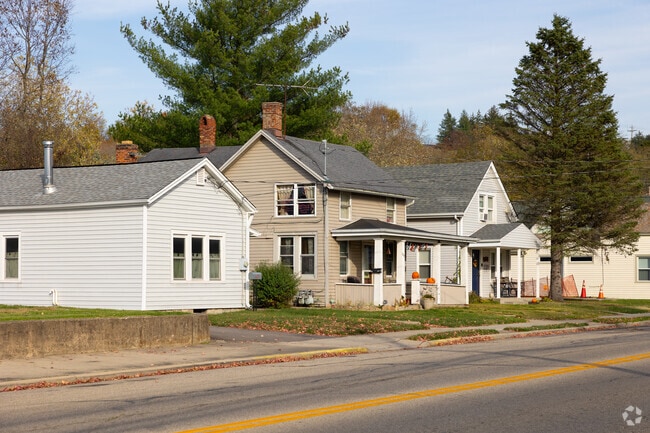 Older single‑family homes from the 1970s–2000s appear across Harrison.