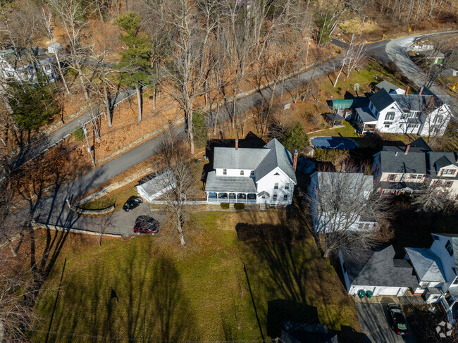 Whiting Hill School in Wilton, NH is a private school serving grades 1-6.
