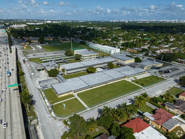An aerial context of the Thomas Jefferson Middle School.