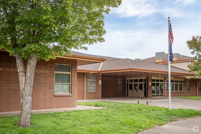 Hammond Elementary School is a Public Elementary School in Salem OR.