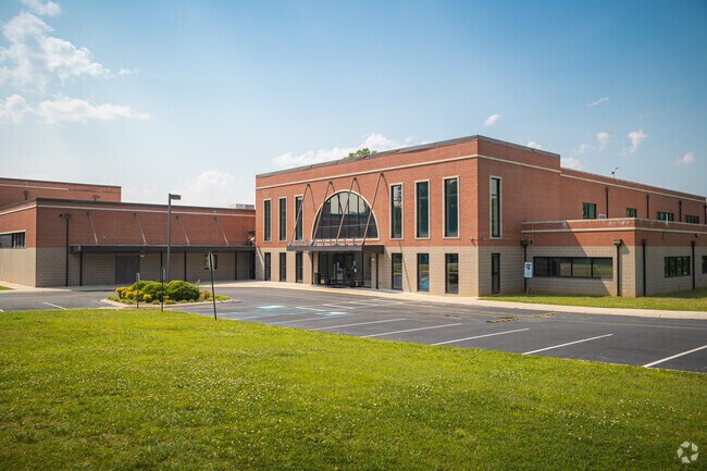 Rossville Middle feeds into Ridgeland High in Walker County School District.