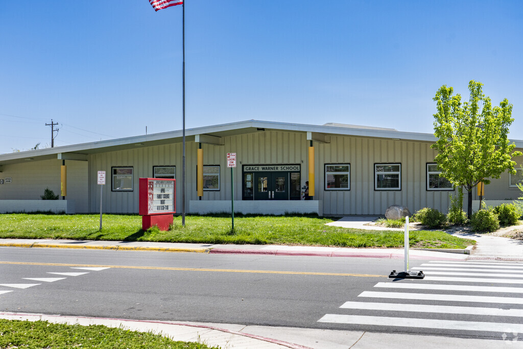 Grace Warner Elementary School is conveniently tucked in the neighborhood of West University.