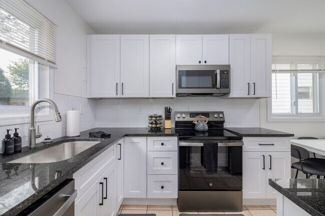 1326 E Evelyn Ave unit ID1032332P, Hazel Park, MI 48030 - photo 5