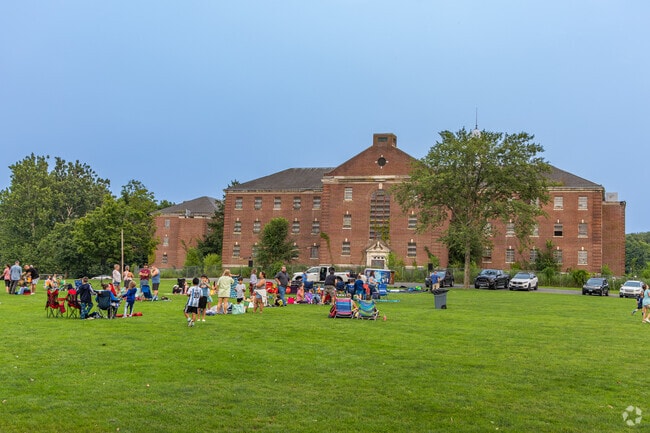 From outdoor concerts to markets, Fairfield Hills is Newtown's hub for exciting gatherings.