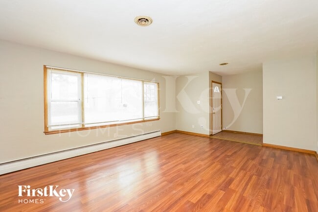 17922 Rose St, Lansing, IL 60438 - photo 2