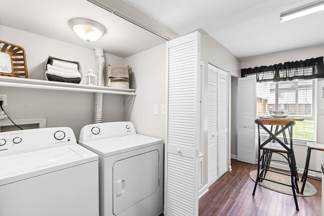 Brook Hill Townhouse - Students Save Up to 10%, Raleigh, NC 27606 - photo 5